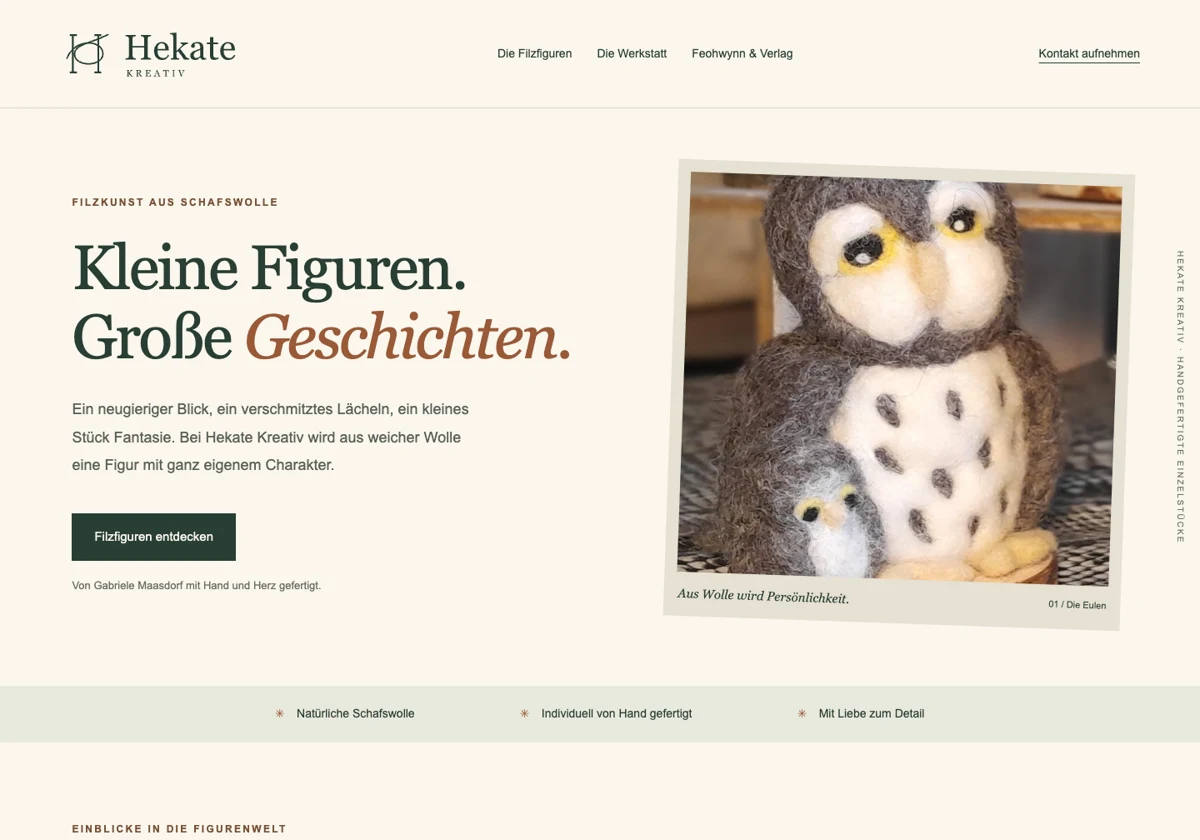 Hekate-Kreativ-Website mit heller Gestaltung und Filzfiguren